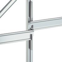 de liggers passen door pinnen die aan de stijlen zijn gelast