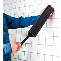 plaats het bevestigingsplaatje in de aanslag